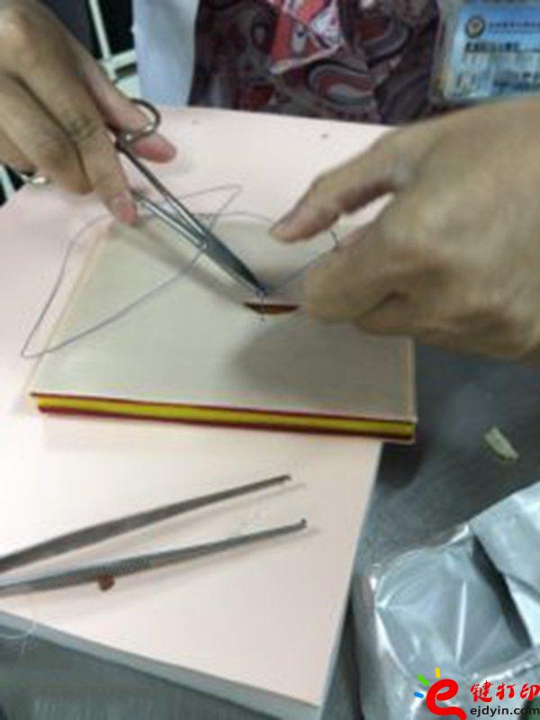 醫療設備器械3d打印模型應用案例 3D打印仿真手臂輔助傷口縫合練習操作 醫療設備器械3d打印模型應用案例 3D打印仿真手臂輔助傷口縫合練習操作